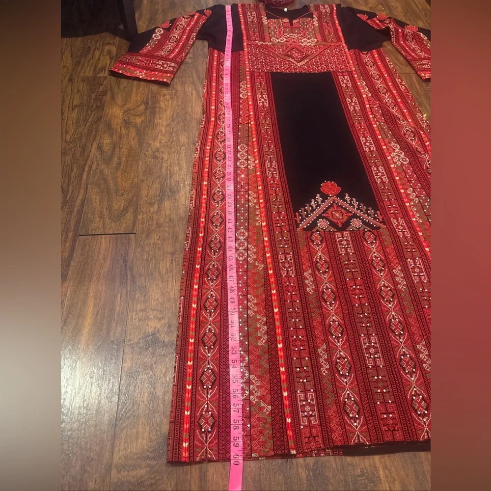 Elegant Red and Gold Embellished Long Sleeve Dress/Thoub - Picture 4 of 4